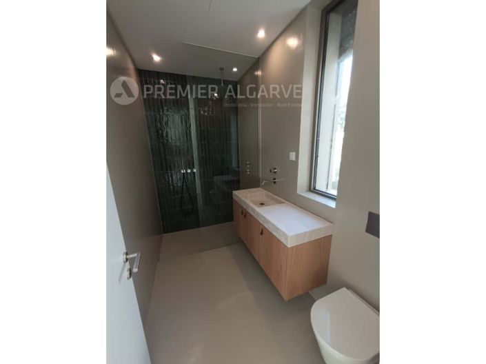 Image No.19-4 Bed House for sale