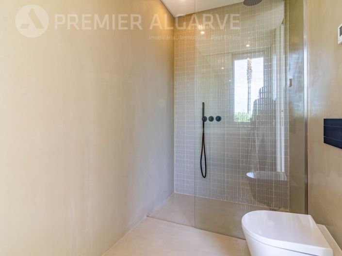 Image No.19-4 Bed House for sale