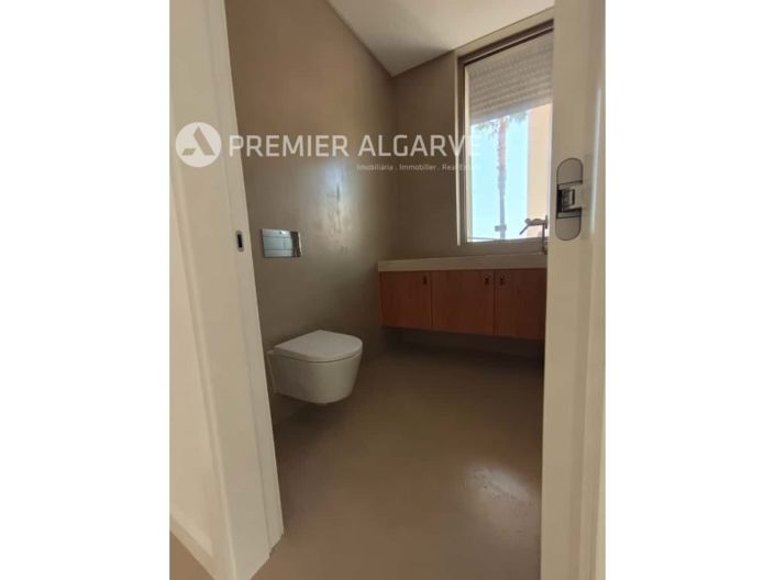 Image No.20-4 Bed House for sale