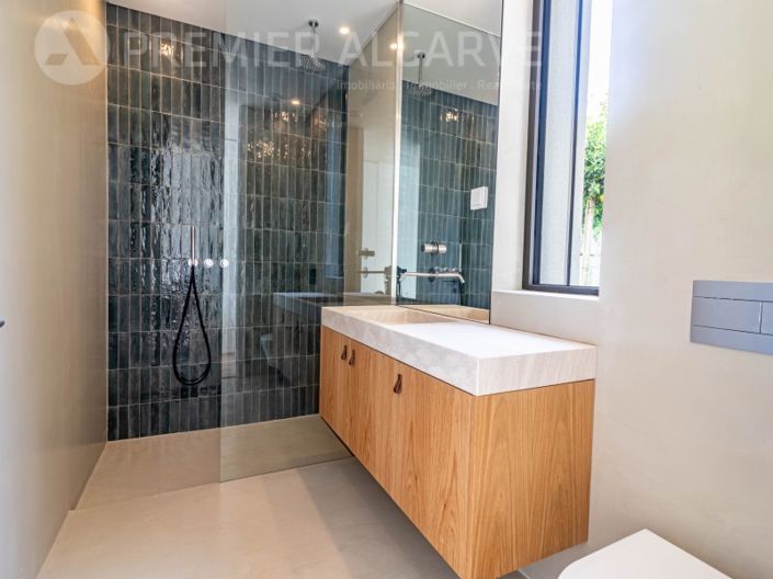 Image No.21-4 Bed House for sale