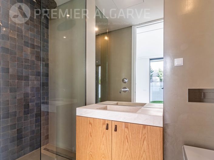 Image No.23-4 Bed House for sale