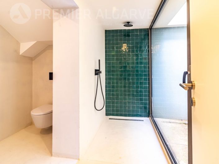 Image No.25-4 Bed House for sale