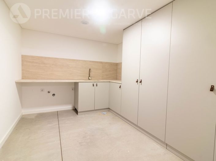 Image No.26-4 Bed House for sale