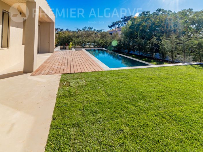 Image No.3-4 Bed House for sale