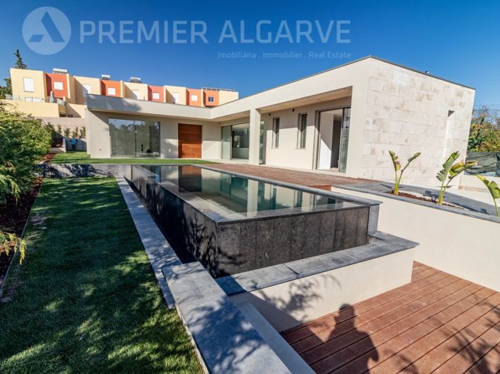 Image No.51-4 Bed House for sale