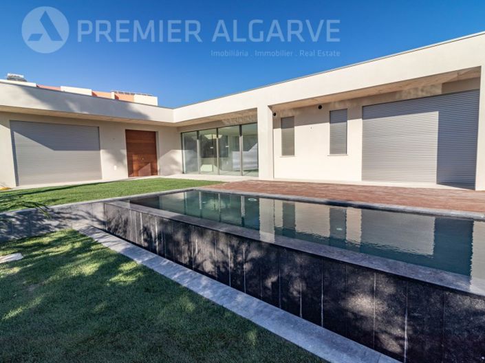 Image No.6-4 Bed House for sale