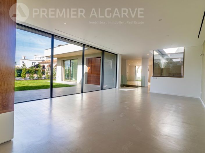 Image No.7-4 Bed House for sale