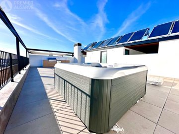 5149-796122-f6f6199dbe89f3428624eb15915102135