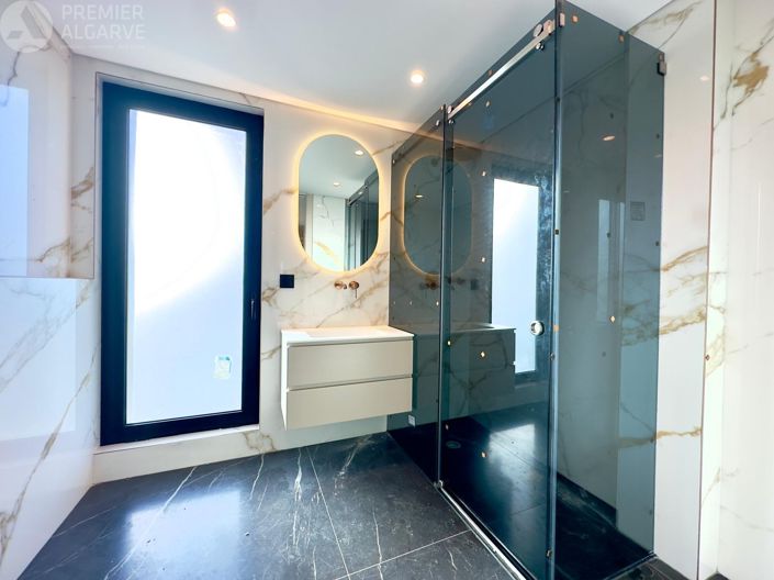 Image No.8-3 Bed Apartment for sale