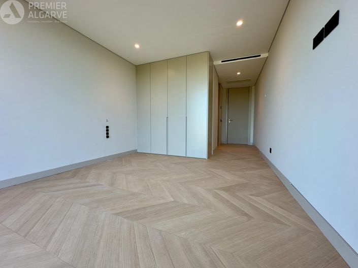 Image No.9-3 Bed Apartment for sale