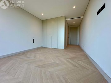 5149-796122-17fc7a1fea6ce452b55b8d392d0a2ff41