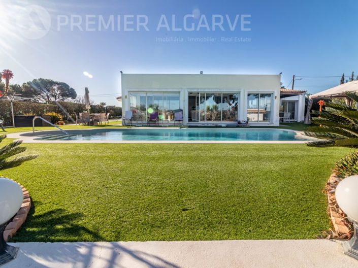 Image No.11-3 Bed House for sale