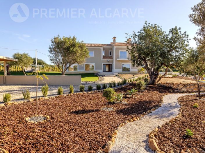 Image No.1-4 Bed House for sale