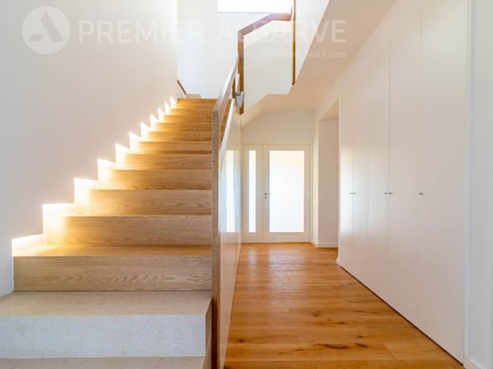 Image No.15-4 Bed House for sale