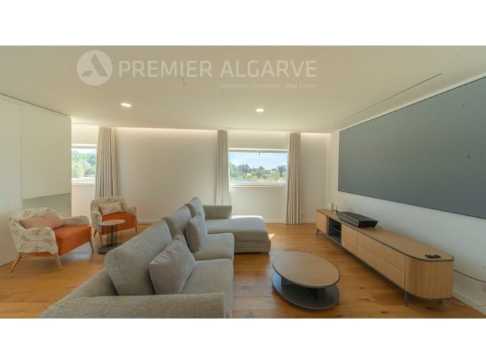 Image No.17-4 Bed House for sale