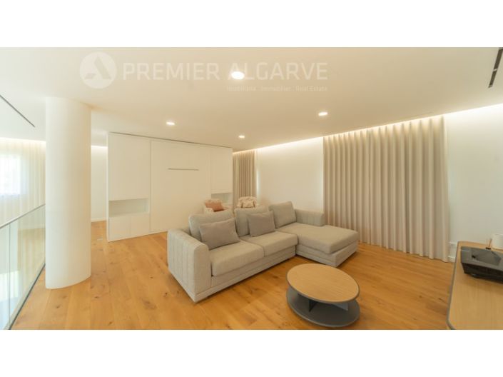 Image No.18-4 Bed House for sale