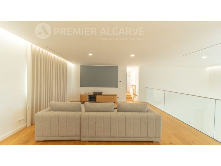 Image No.19-4 Bed House for sale