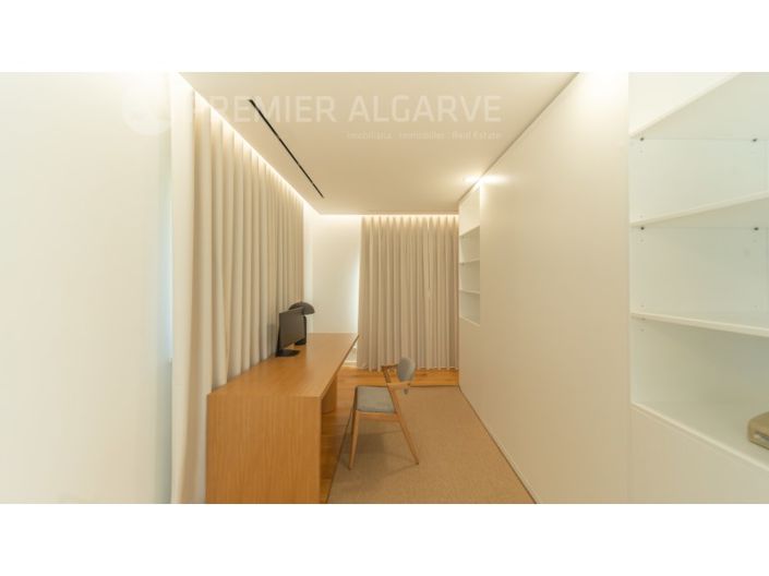 Image No.20-4 Bed House for sale