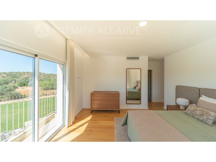 Image No.26-4 Bed House for sale