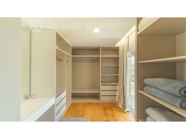 Image No.27-4 Bed House for sale