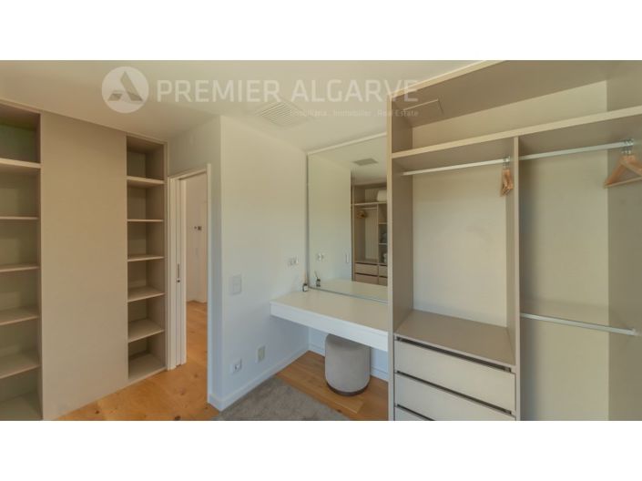 Image No.28-4 Bed House for sale