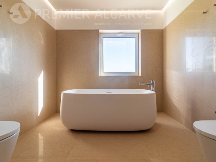 Image No.29-4 Bed House for sale