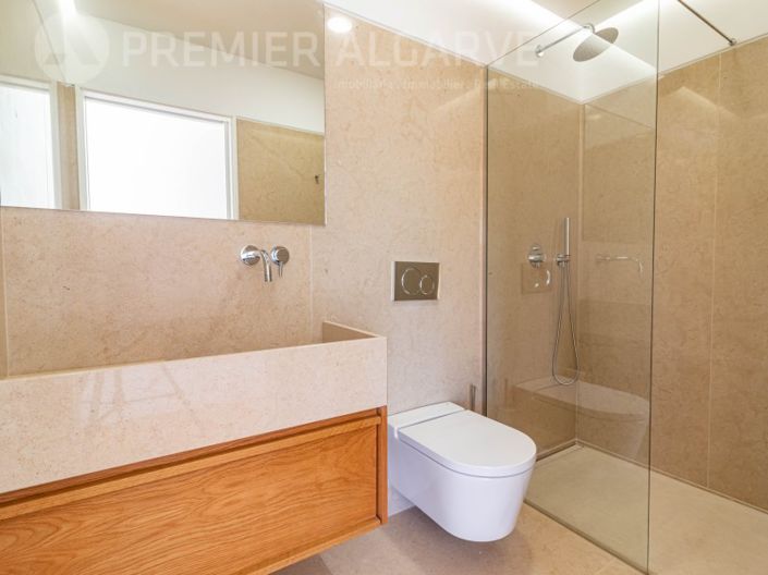 Image No.38-4 Bed House for sale