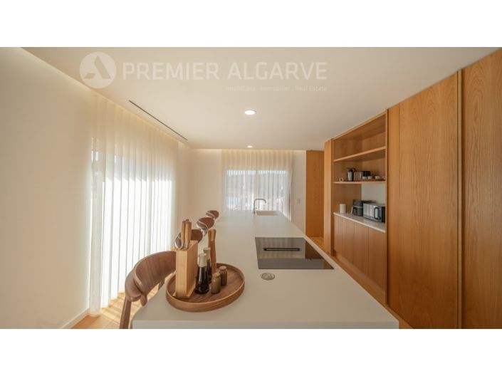 Image No.9-4 Bed House for sale