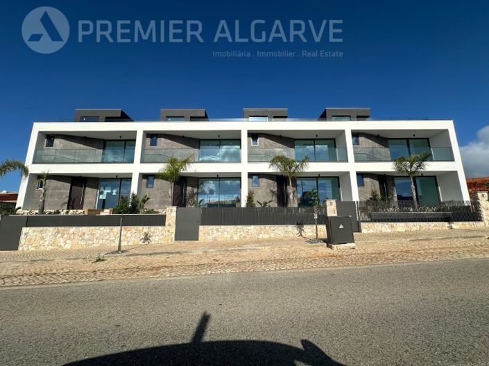 Image No.1-3 Bed House for sale