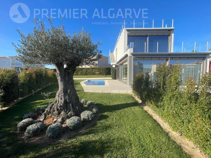 Image No.1-4 Bed House for sale