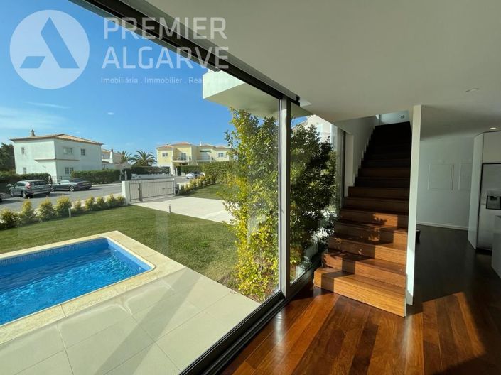 Image No.2-4 Bed Villa for sale