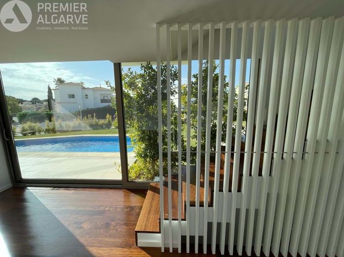 Image No.3-4 Bed Villa for sale