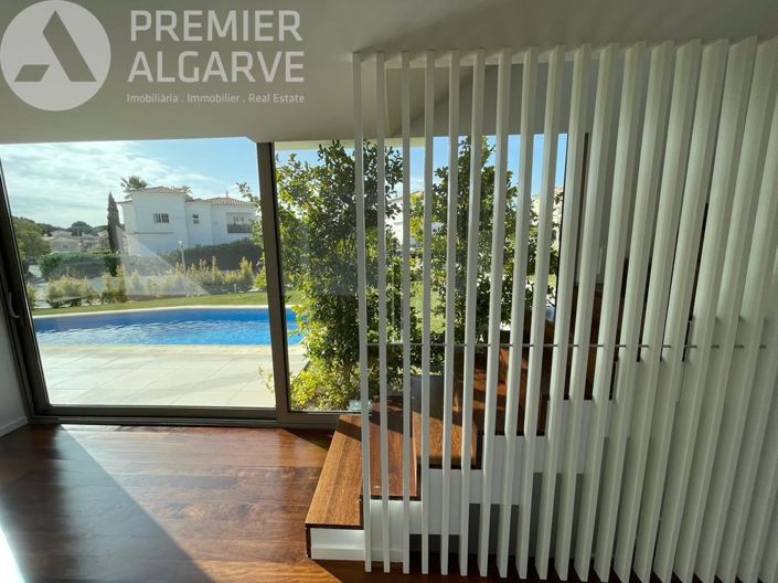 Image No.3-4 Bed Villa for sale