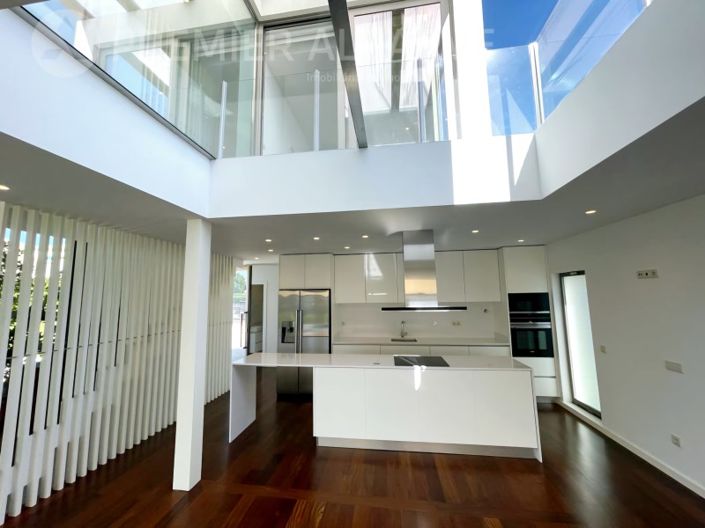 Image No.6-4 Bed House for sale