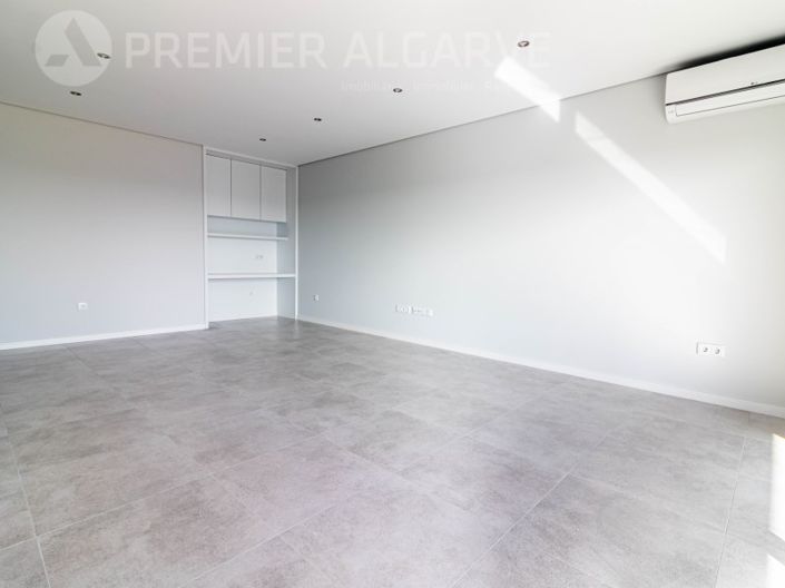 Image No.19-3 Bed Apartment for sale