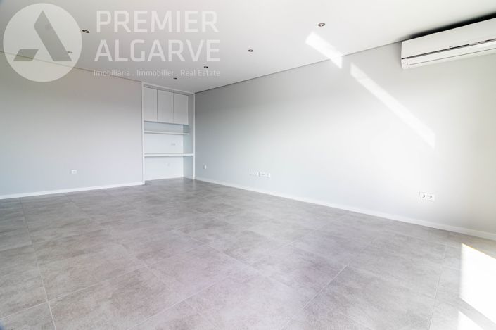 Image No.19-3 Bed Apartment for sale