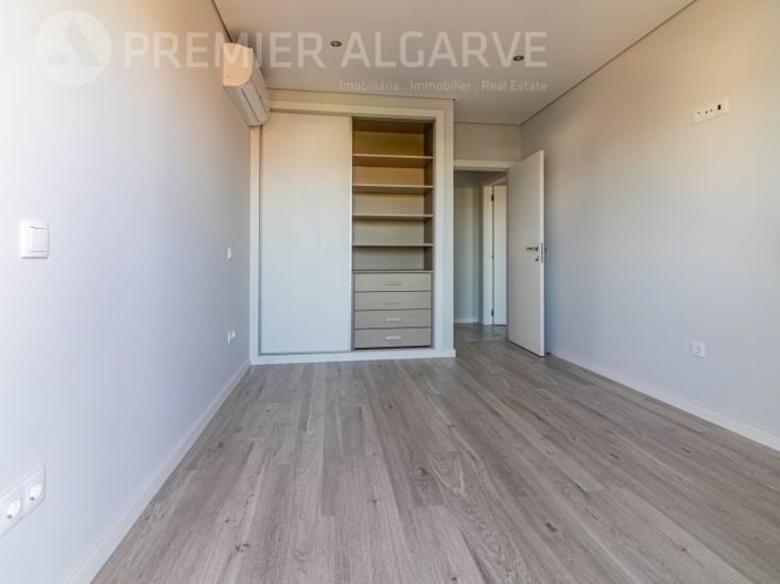 Image No.23-3 Bed Apartment for sale