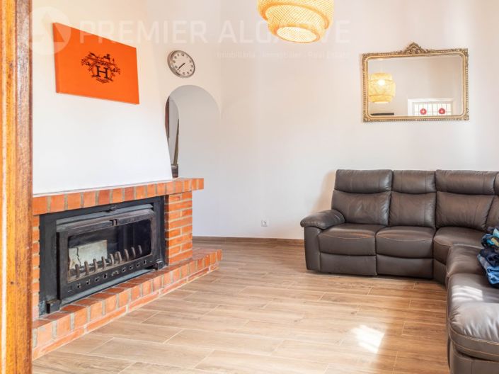 Image No.10-6 Bed House for sale