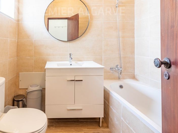 Image No.17-6 Bed House for sale