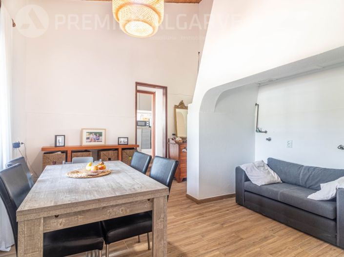 Image No.18-6 Bed House for sale