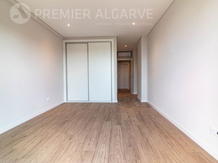 Image No.12-3 Bed Apartment for sale