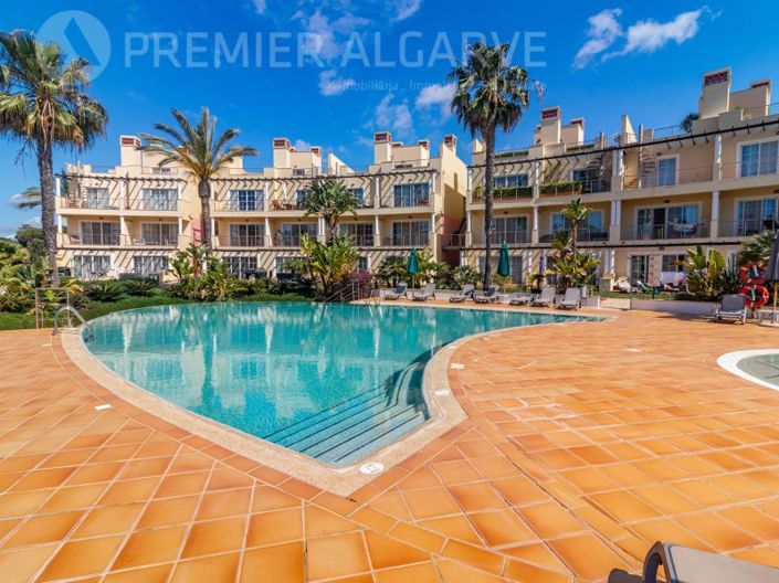 3 Bedrooms house for sale in Loule - Double Glass - £687360 HVP (Ref: AP3866685)