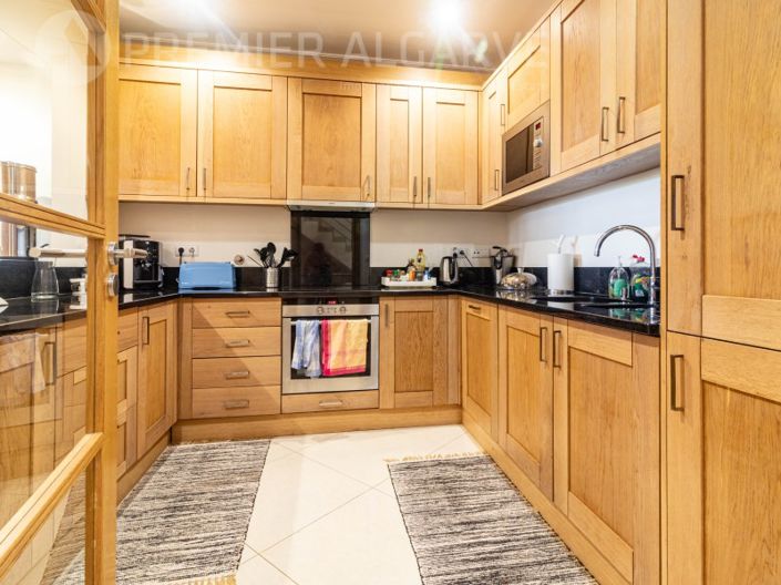 Image No.10-3 Bed House for sale