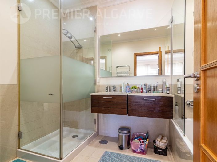 Image No.14-3 Bed House for sale