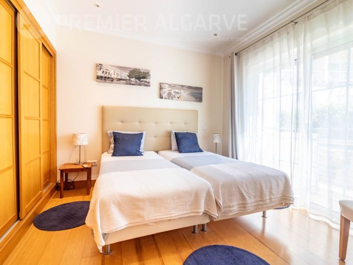 Image No.15-3 Bed House for sale