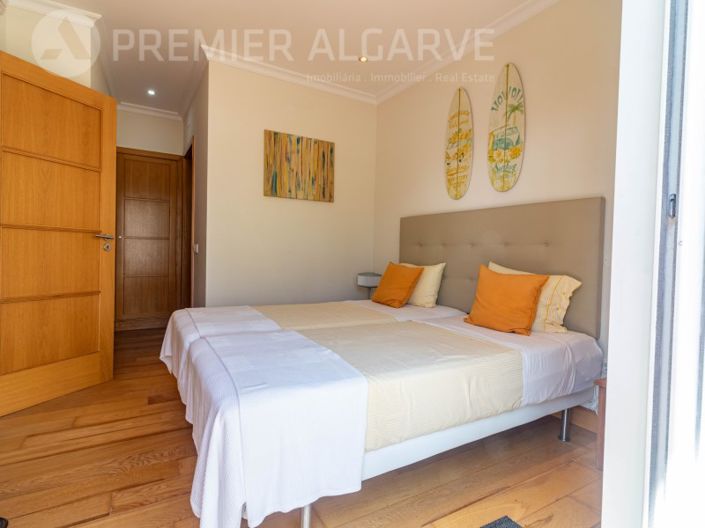 Image No.18-3 Bed House for sale