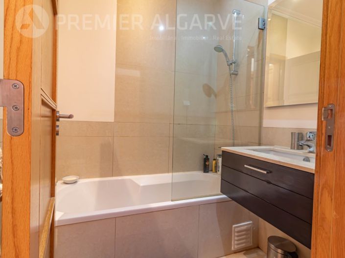 Image No.19-3 Bed House for sale