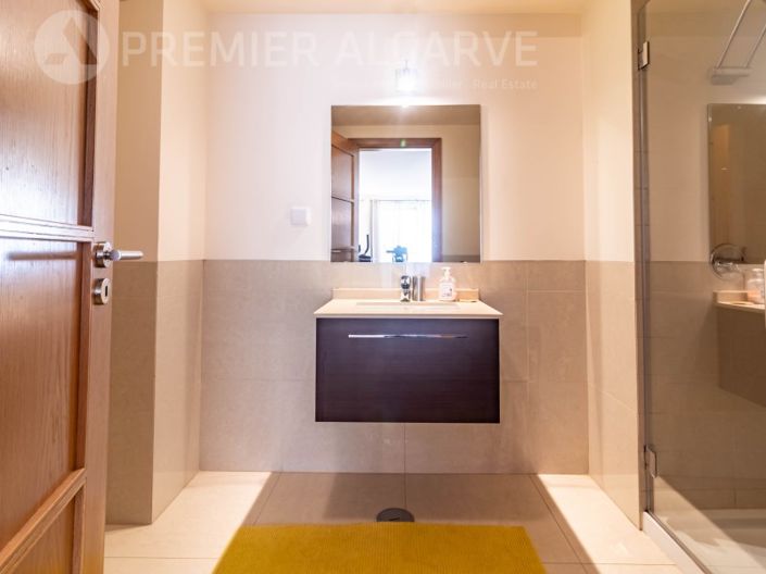 Image No.21-3 Bed House for sale