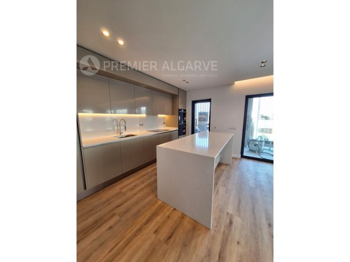 Image No.1-5 Bed Apartment for sale