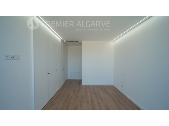 Image No.19-3 Bed House for sale